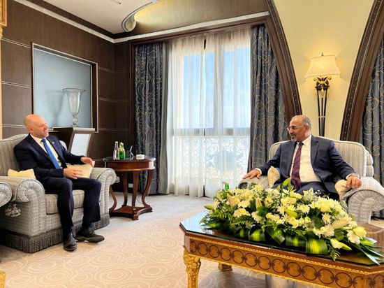 الرئيس الزُبيدي: السلام يبدأ بإنقاذ المواطنين من المعاناة الاقتصادية