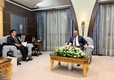 الرئيس الزُبيدي يدعو الصين لافتتاح سفارتها بعدن ويثمن دورها الاقتصادي