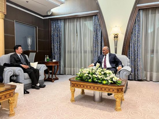 الرئيس الزُبيدي يدعو الصين لافتتاح سفارتها بعدن ويثمن دورها الاقتصادي