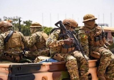 مقتل 14 جنديا إثر اشتباكات مع الإرهابيين في مالي