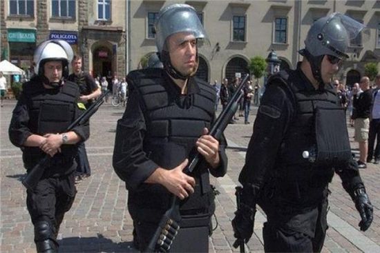 مسلح يهاجم 3 عناصر للشرطة في المجر