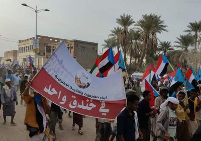 بأول فعاليات "الحسم مطلبنا".. جماهير وادي حضرموت تزحف لساحة قصر سيئون