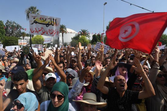 تظاهرات مناهضة في تونس بذكرى الثورة