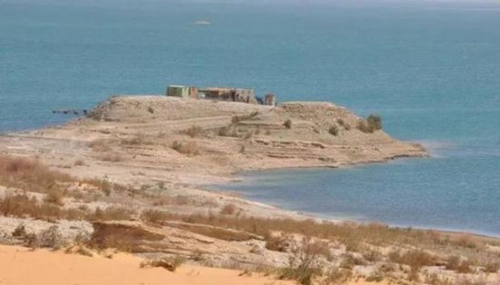 مصرع صياد وإصابة آخر إثر انهيار صخري بجبل في مصر