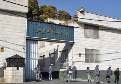 مواطن أمريكي يبدأ إضرابًا في سجون إيران