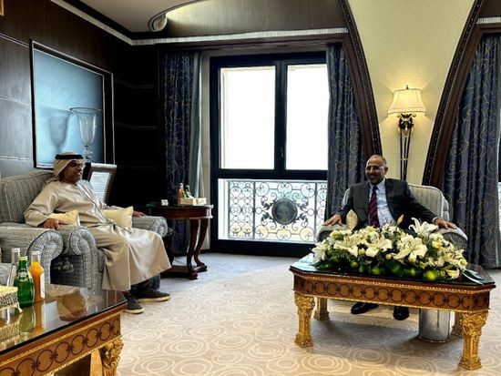 الرئيس الزُبيدي يثمن التدخلات الإماراتية بالقطاعات الحيوية