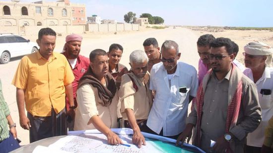 حصر العشوائيات بالخط البحري في الشحر لإزالتها