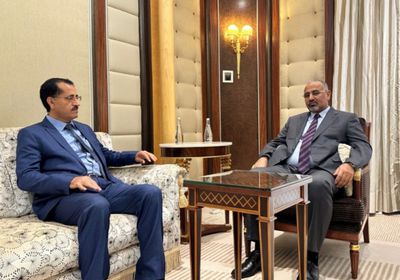 الرئيس الزُبيدي يناقش سير أعمال اللجنة العسكرية