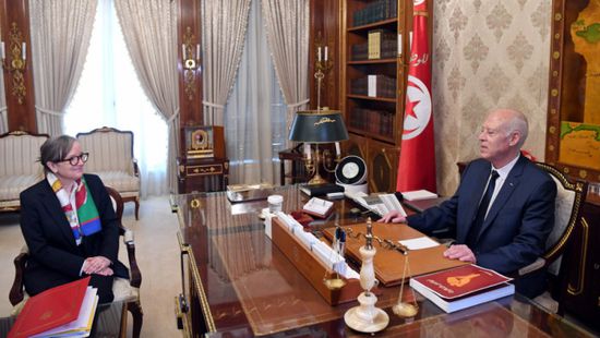 الرئيس التونسي يجتمع مع حكومته بسبب "مؤتمر دافوس"