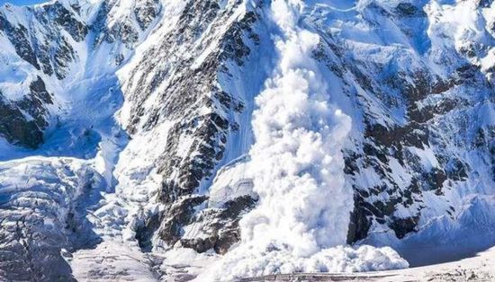 مصرع 28 شخصا في انهيار جليدي بالصين
