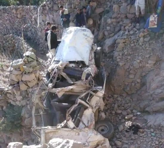 وفاة 5 طلاب وإصابة 10 آخرين بحادث مروري في ذمار