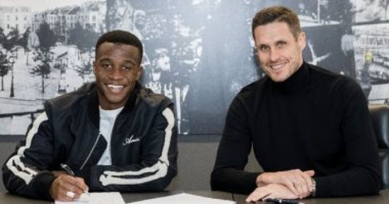 موكوكو يجدد عقده مع دورتموند حتى 2026