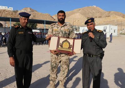 تكريم ملازم بأمن ساحل حضرموت بعد موقف إنساني
