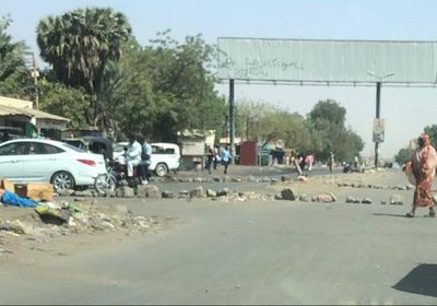 السودان.. محتجون يعرقلون فعاليات معرض الخرطوم بالمتاريس