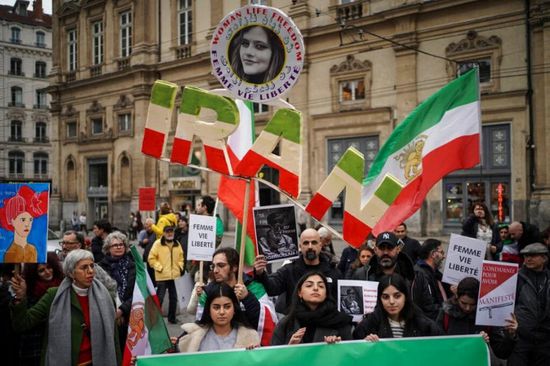 باريس تدعو للإفراج الفوري عن محتجز في إيران