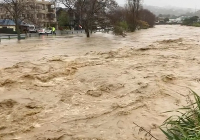 مصرع 3 أشخاص جراء الفيضانات في نيوزلندا