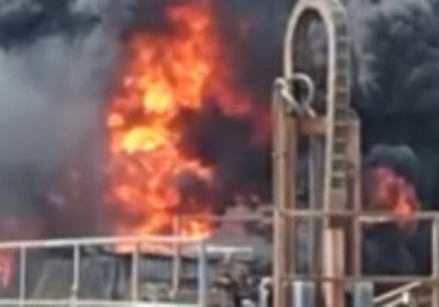 حريق ضخم بمصنع لتكرير زيت السيارات غرب إيران