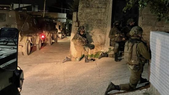 الاحتلال الإسرائيلي يقتحم أحياء بمخيم عقبة جبر