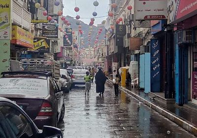 سقوط أمطار متفاوتة الغزارة على مديريات عدن