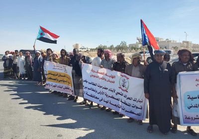بوقفتين متزامنتين.. هيئة الجيش الجنوبي تطالب بتمكين أبناء المهرة