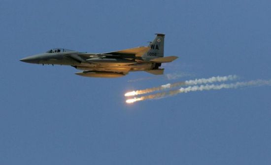 طائرات مجهولة تقصف شاحنات تنقل أسلحة إيرانية بسوريا