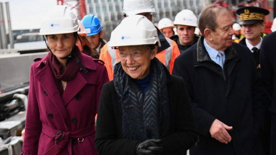 رئيس الحكومة الفرنسية تتمسك برفع سن التقاعد