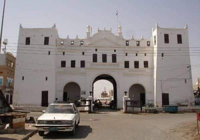 كشف اللغز.. اعتراف شاب بقتل شقيقه الأصغر في الشحر