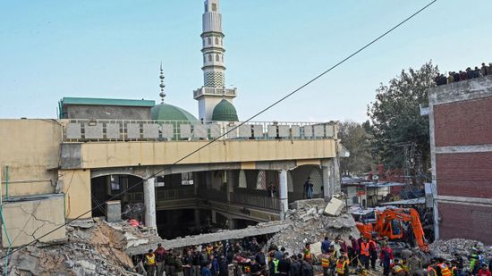 ارتفاع جديد بقتلى التفجير الانتحاري في المسجد بباكستان