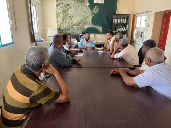 مأمور صيرة يناقش سبل دعم مكتب الأشغال