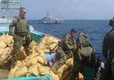 الأسطول الأمريكي الخامس يصادر سفينة مخدرات بخليج عمان