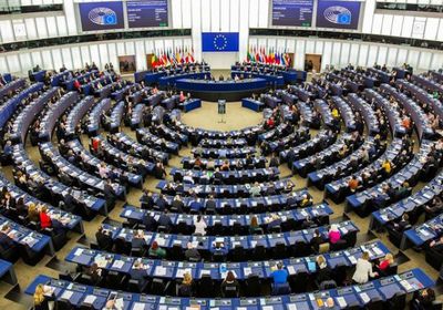 البرلمان الأوروبي يجرد نائبين أوروبيين