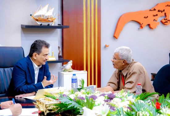 محافظ عدن يطلع على خطة تعزيز الحراك الثقافي