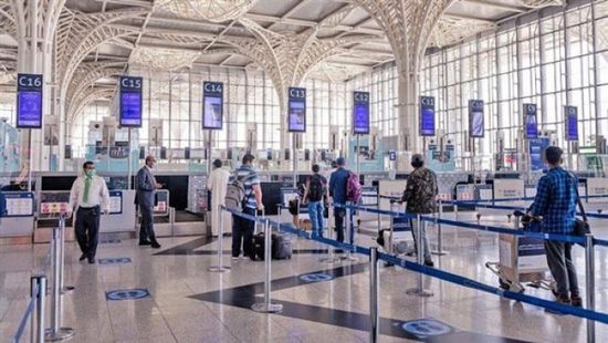 مطارات جدة والمدينة المنورة تستقبل مستفيدي تأشيرة الزيارة للقادمين "جوًا"