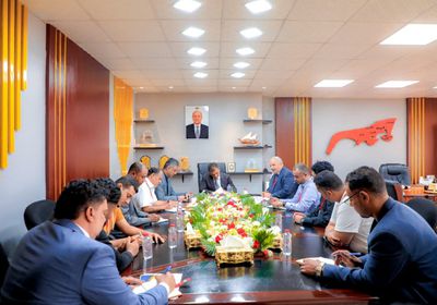 محافظ عدن يوجه بتحسين أداء المرافق الصحية