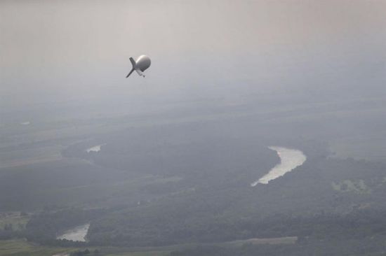 كولومبيا ترصد منطادًا يحلق فوق أراضيها