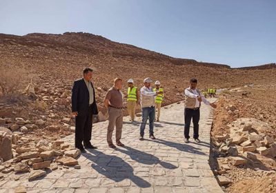 الصندوق الاجتماعي يتفقد سير مشاريع الطرق في رضوم