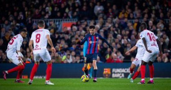 تعادل سلبي بين برشلونة وإشبيلية في الشوط الأول