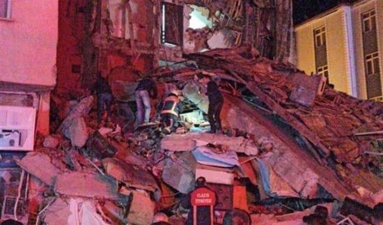 زلزال تركيا يدمر المباني بسوريا