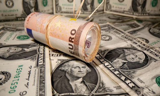 الدولار يقفز أمام اليورو