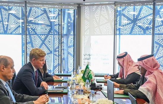 السفير السعودي يلتقي المبعوث الأممي لبحث تعزيز جهود السلام