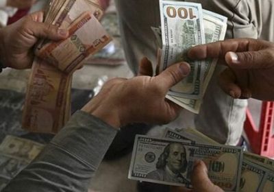 طالبان تفرض قيودًا على تحويلات الدولار الأمريكي