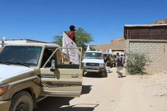 برعاية الرئيس الزُبيدي.. وصول قافلة إغاثية لأهالي مسيلة الأحرار بحضرموت