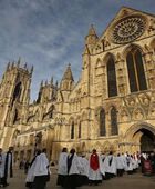 كنيسة إنجلترا تبحث موضوع زواج المثليين