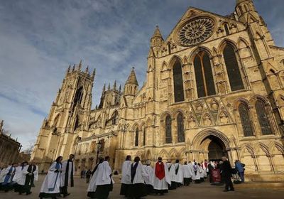 كنيسة إنجلترا تبحث موضوع زواج المثليين