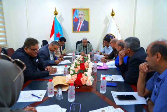 قانونية الانتقالي ترحب بقرار "إدارية عدن" إيقاف رفع الدولار الجمركي