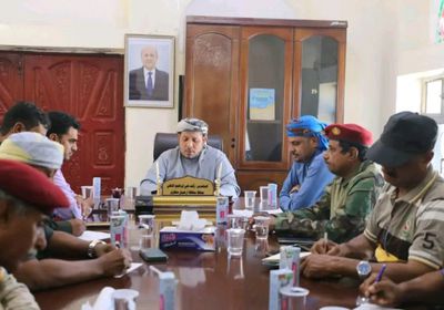 محافظ سقطرى يكلف بتأمين الميناء والمطار ومكافحة ظاهرة التسول