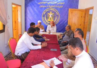 انتقالي سيئون يطالب بنشر النخبة في وادي حضرموت