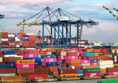 لارتفاع الفائدة والطاقة.. توقعات بنمو محدود للتجارة العالمية