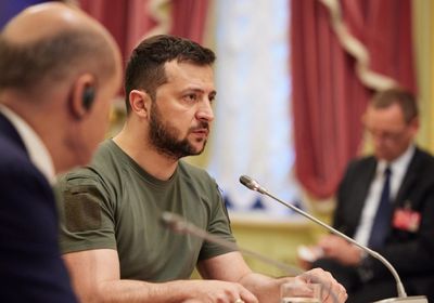 الرئيس الأوكراني يبحث الوضع على الجبهة مع نظيره البولندي