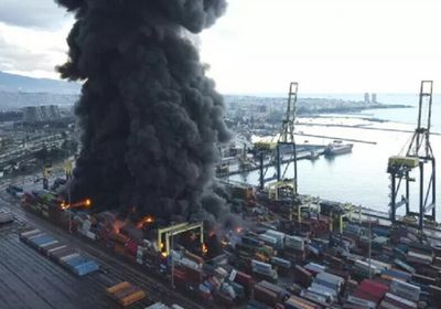 إخماد النيران في ميناء إسكندرون بتركيا